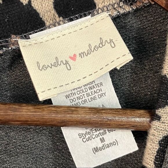 NWOT Lovely Melody Leopard Print Sleeve Top Size M - Picture 5 of 5